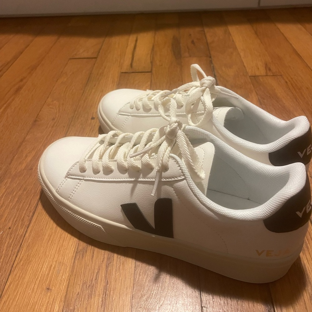 Veja Laced Sneakers